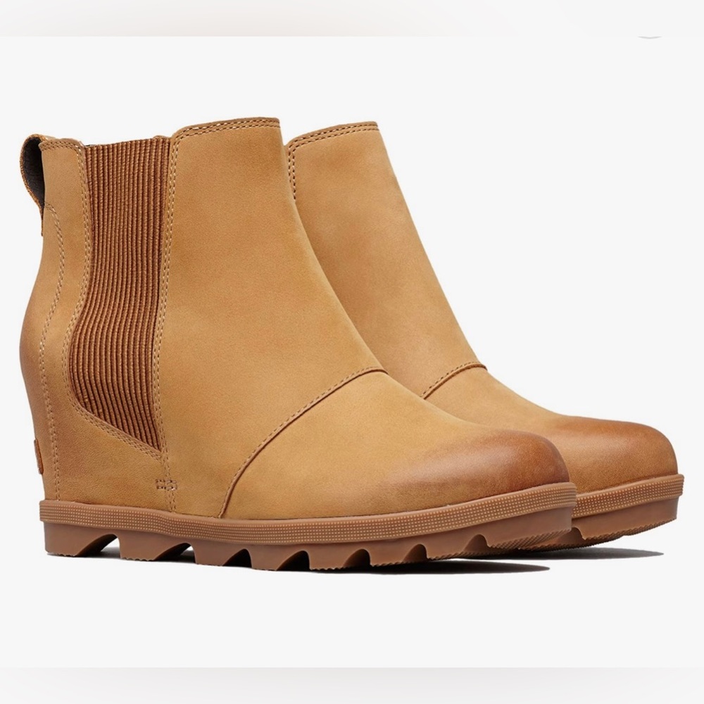 SoReal Joan of Arctic wedge boots sz 6